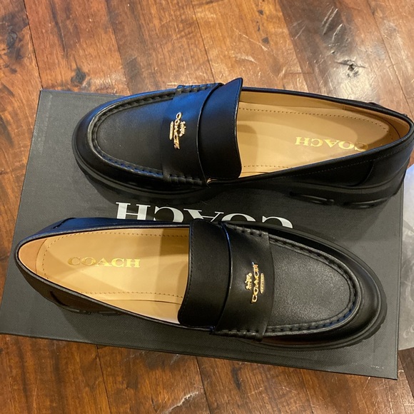 Size 8 1/2 Coach loafers. NEVER WORN IN ORIGINAL PACKAGING - Picture 2 of 4